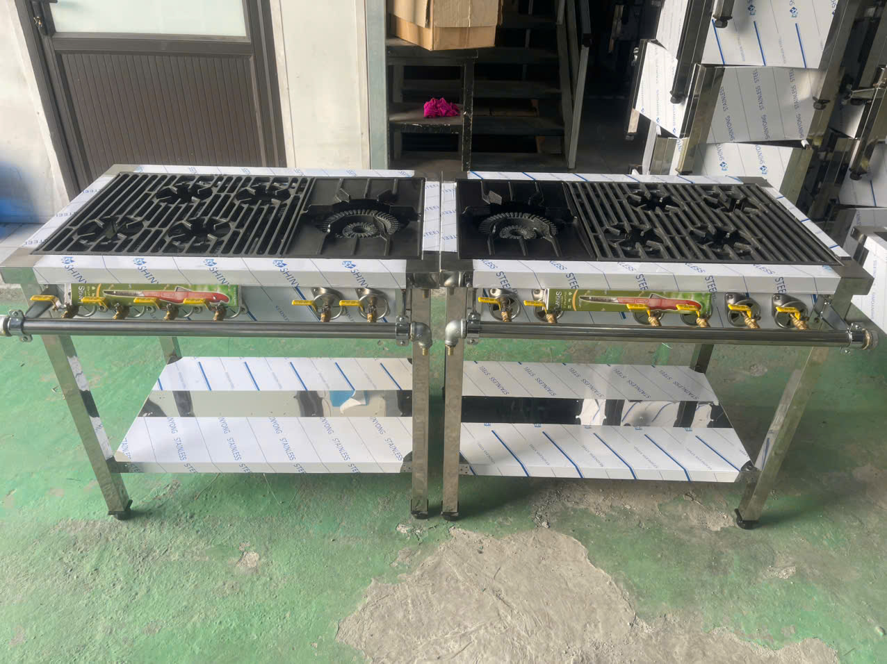 Bếp gas công nghiệp Hàn Quốc 1 họng to 4 họng nhỏ (2)