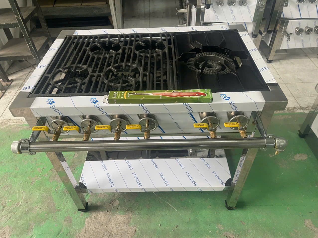 Bếp gas công nghiệp Hàn Quốc 1 họng to 4 họng nhỏ