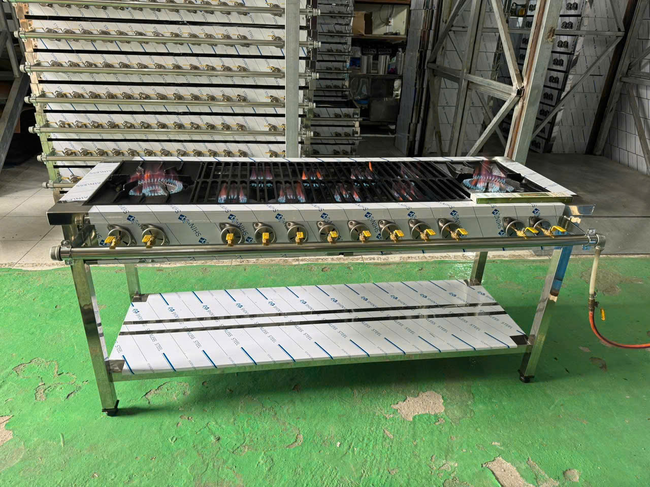Bếp gas công nghiệp Hàn Quốc 2 họng to 8 họng nhỏ