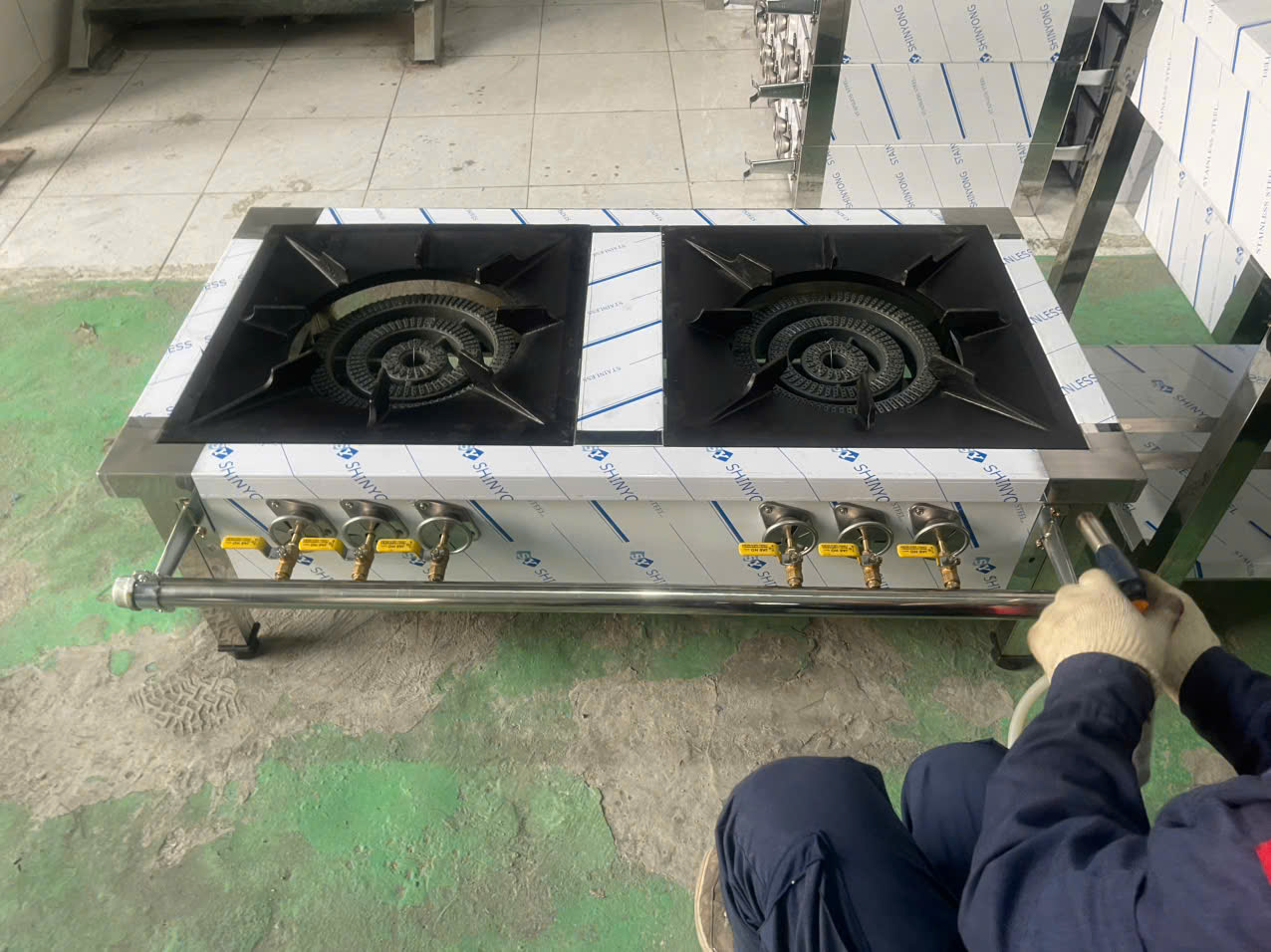 Bếp gas công nghiệp Hàn Quốc 2 họng to 3 vòng lửa