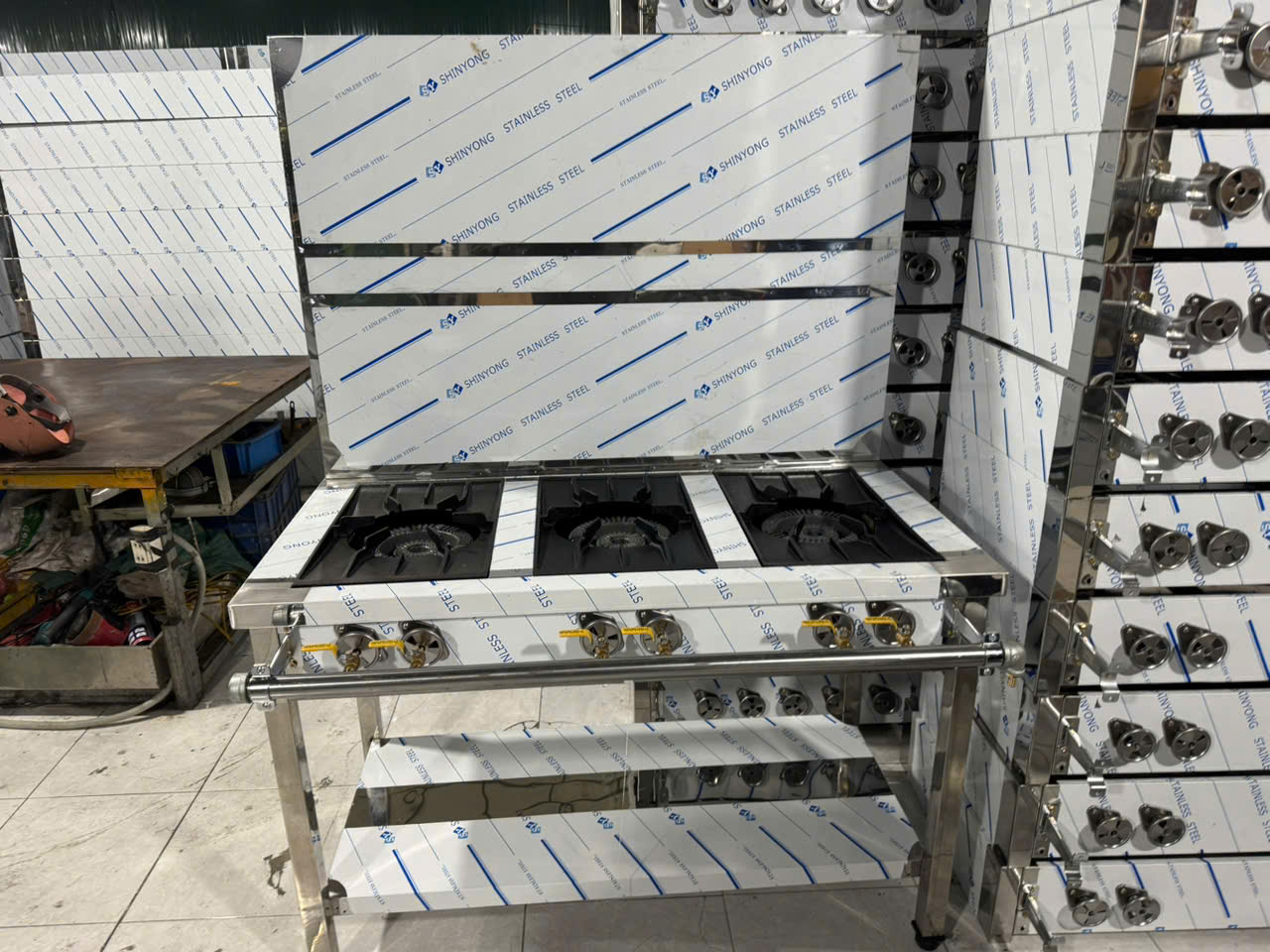 Bếp gas công nghiệp Hàn Quốc 3 họng to (2)